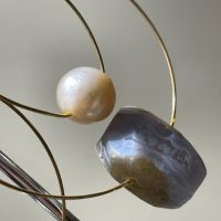 Boucles d’oreille / Earring – « Hoops’y » Perles et Calcedoine bleue